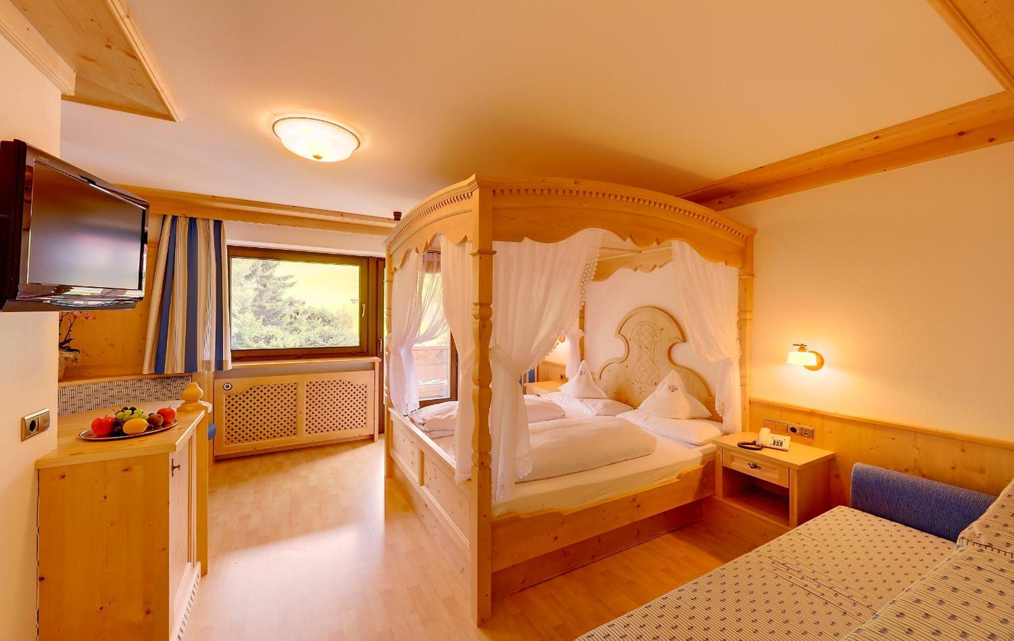 Hotel Alaska